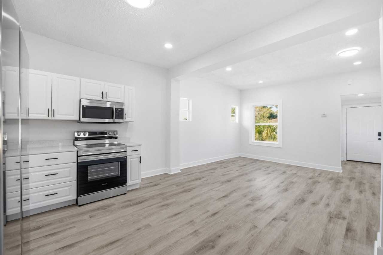 1826 19th St S - Photo 6 of 11
