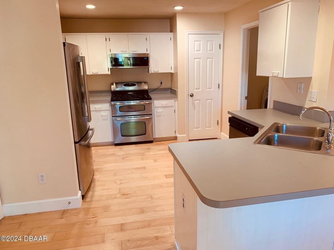 4585 Terrace Village Dr - Photo 5 of 15
