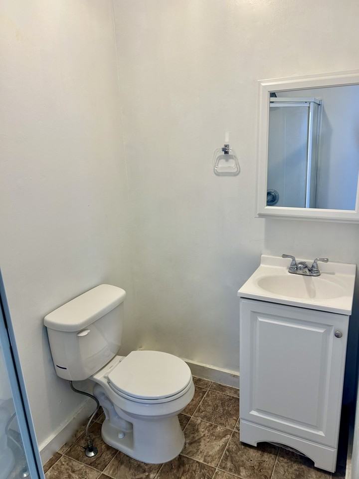 323 1st Ave S #03 - Photo 4 of 5
