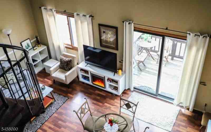 12 Stonehill Dr - Photo 4 of 17