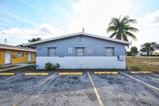 3036 Nw 2nd St #1-4 - Photo 1 of 1