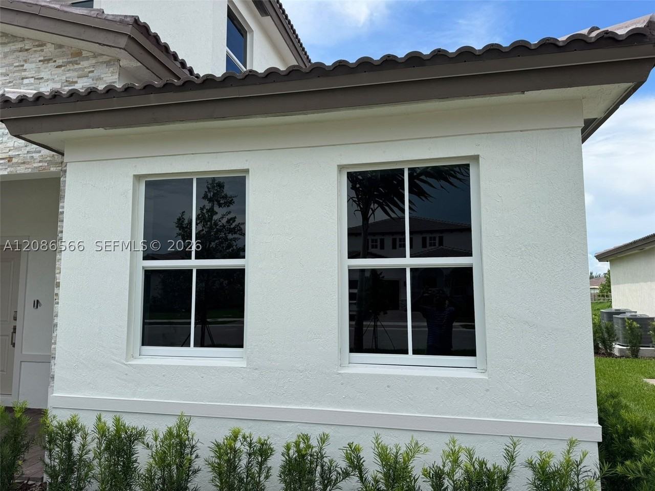 2404 Se 29th Dr - Photo 4 of 38