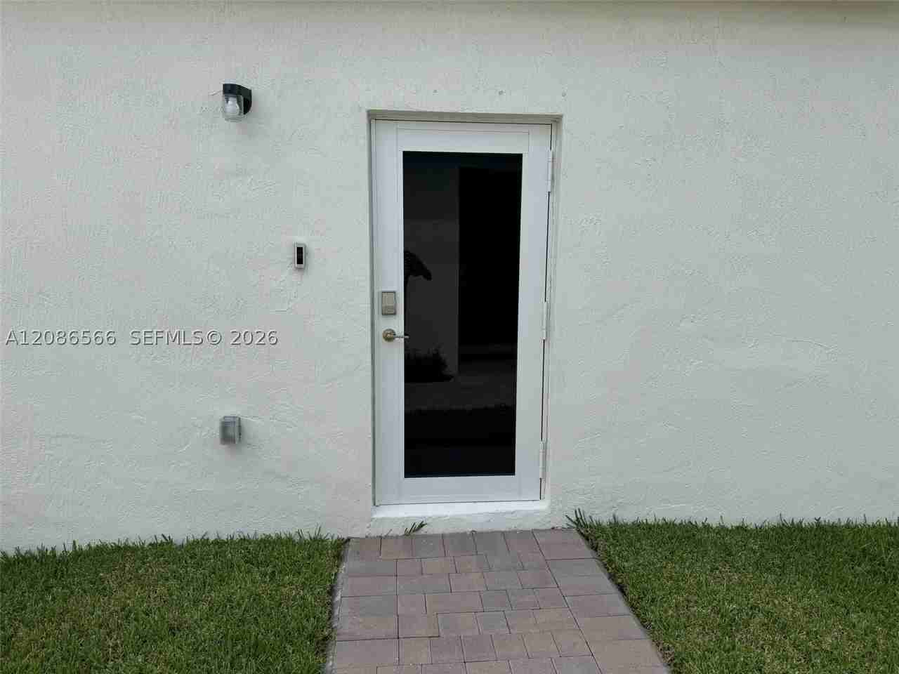 2404 Se 29th Dr - Photo 5 of 38