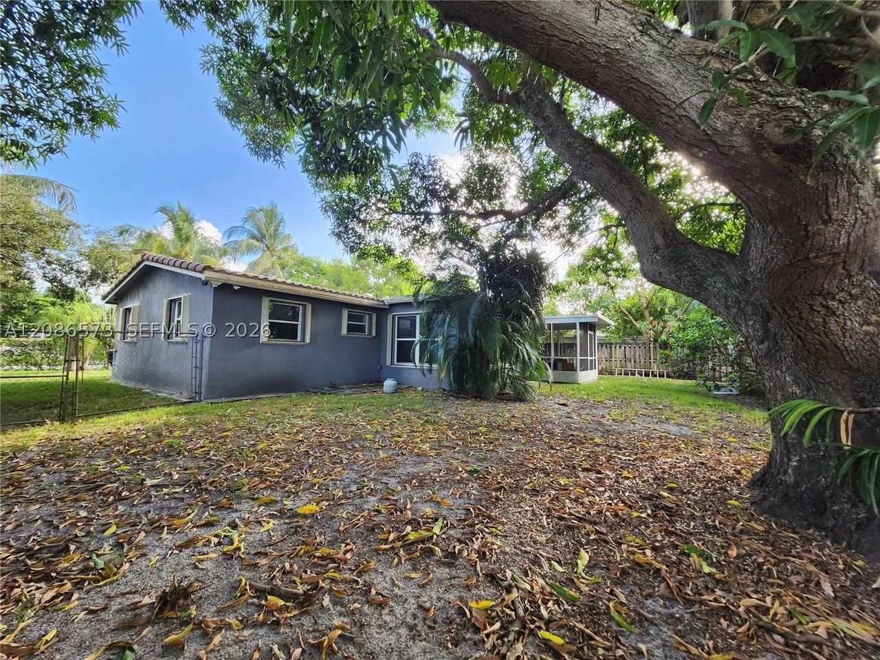 6570 Thomas St - Photo 2 of 14