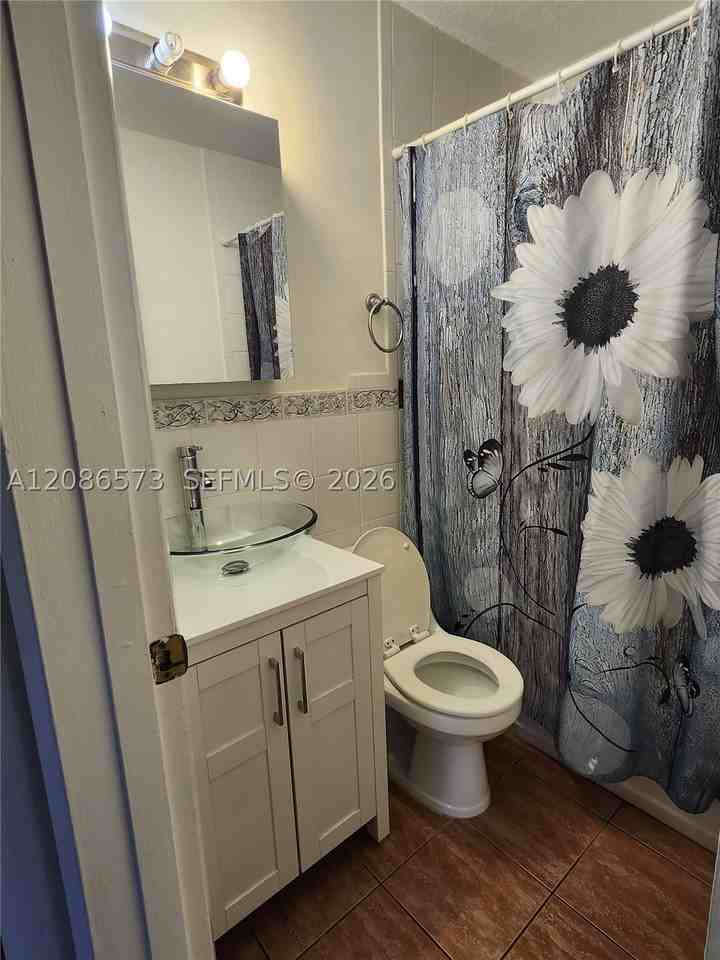 6570 Thomas St - Photo 5 of 14
