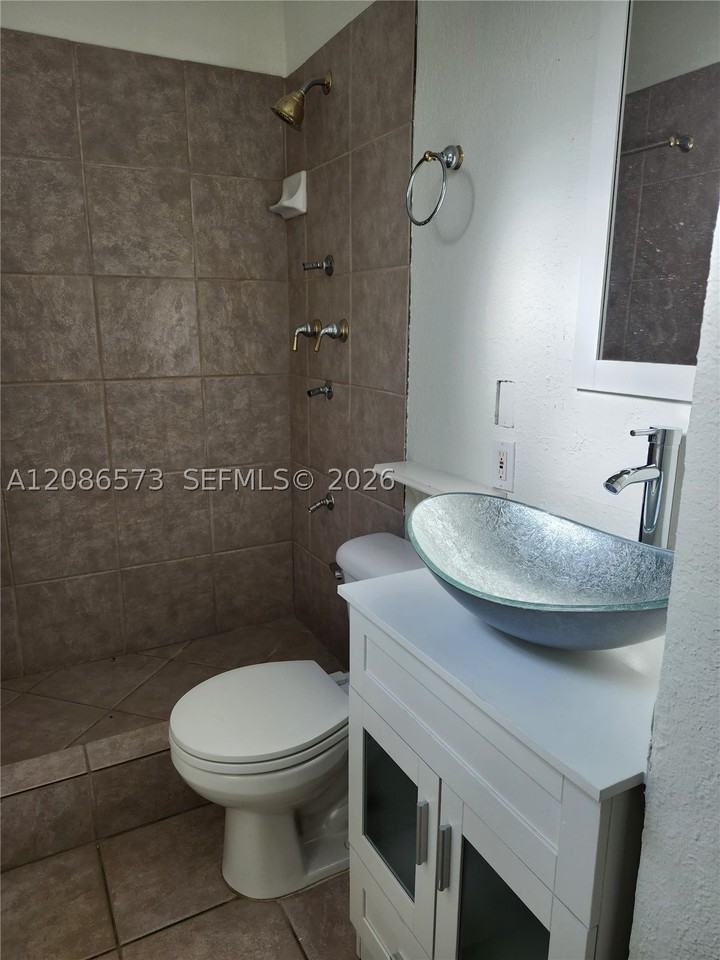 6570 Thomas St - Photo 6 of 14