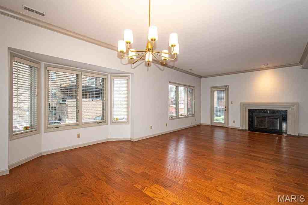 4444 Lindell Blvd #7 - Photo 6 of 47