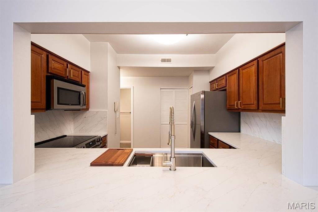 4444 Lindell Blvd #7 - Photo 7 of 47