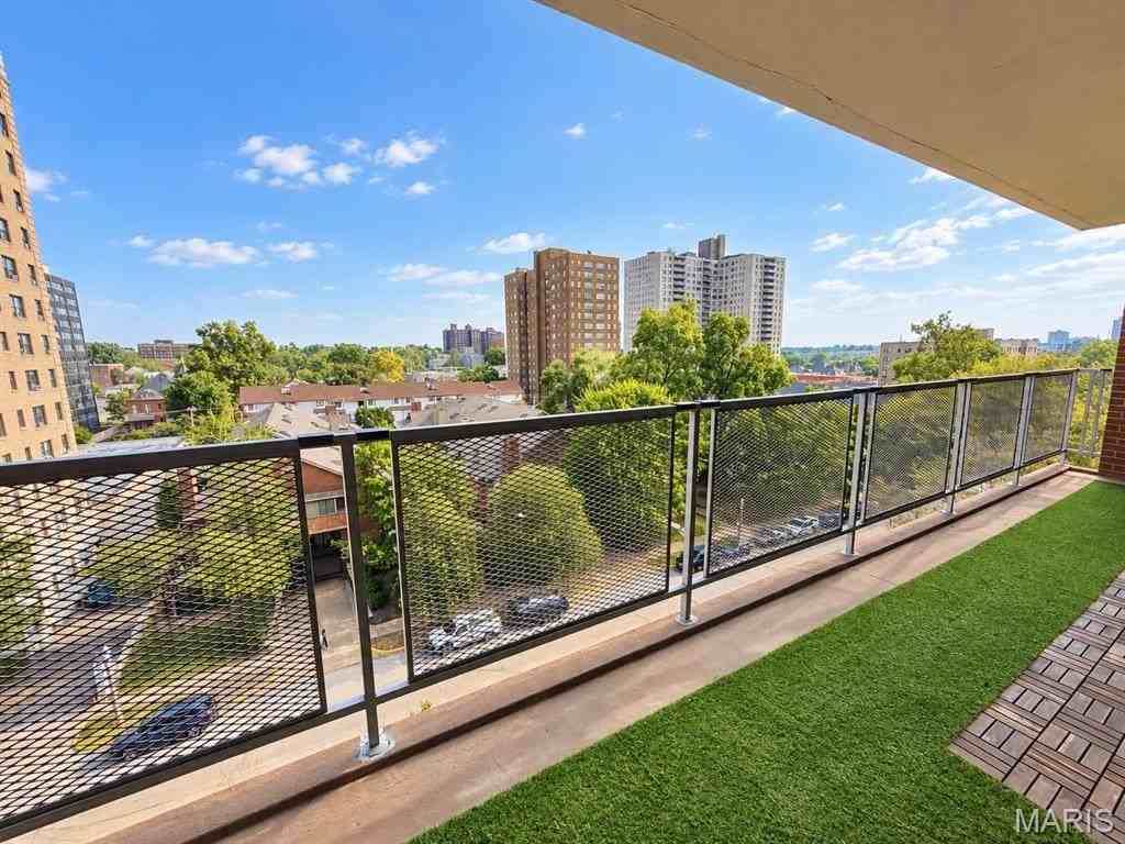 4466 W Pine Blvd #8D - Photo 5 of 24
