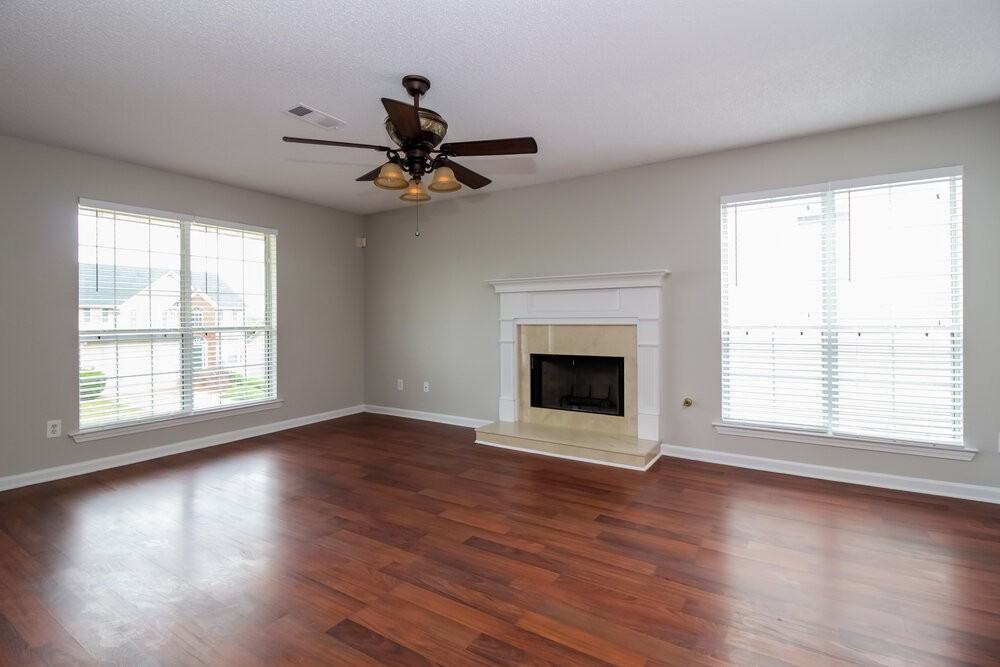 412 Gresham Dr - Photo 2 of 16