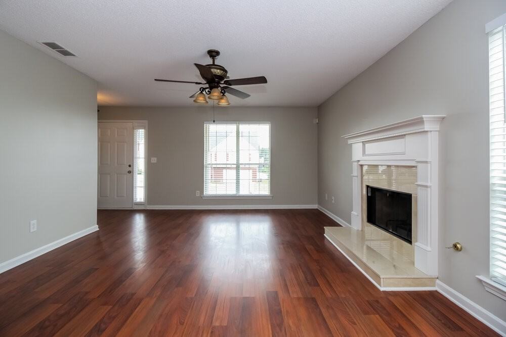 412 Gresham Dr - Photo 3 of 16