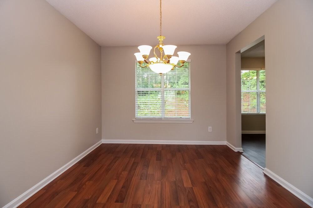 412 Gresham Dr - Photo 4 of 16