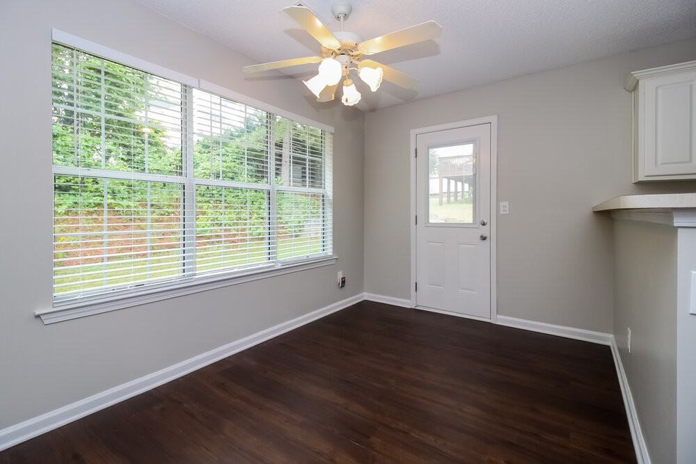 412 Gresham Dr - Photo 5 of 16
