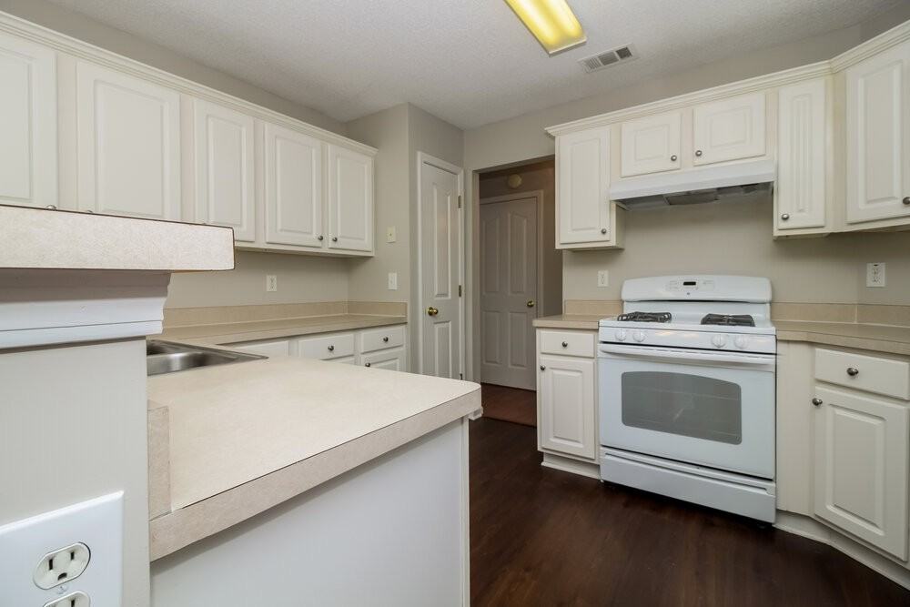 412 Gresham Dr - Photo 6 of 16
