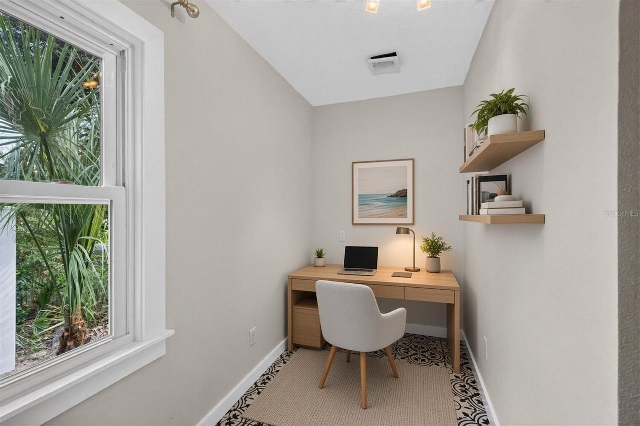 4645 Iris St N - Photo 4 of 15