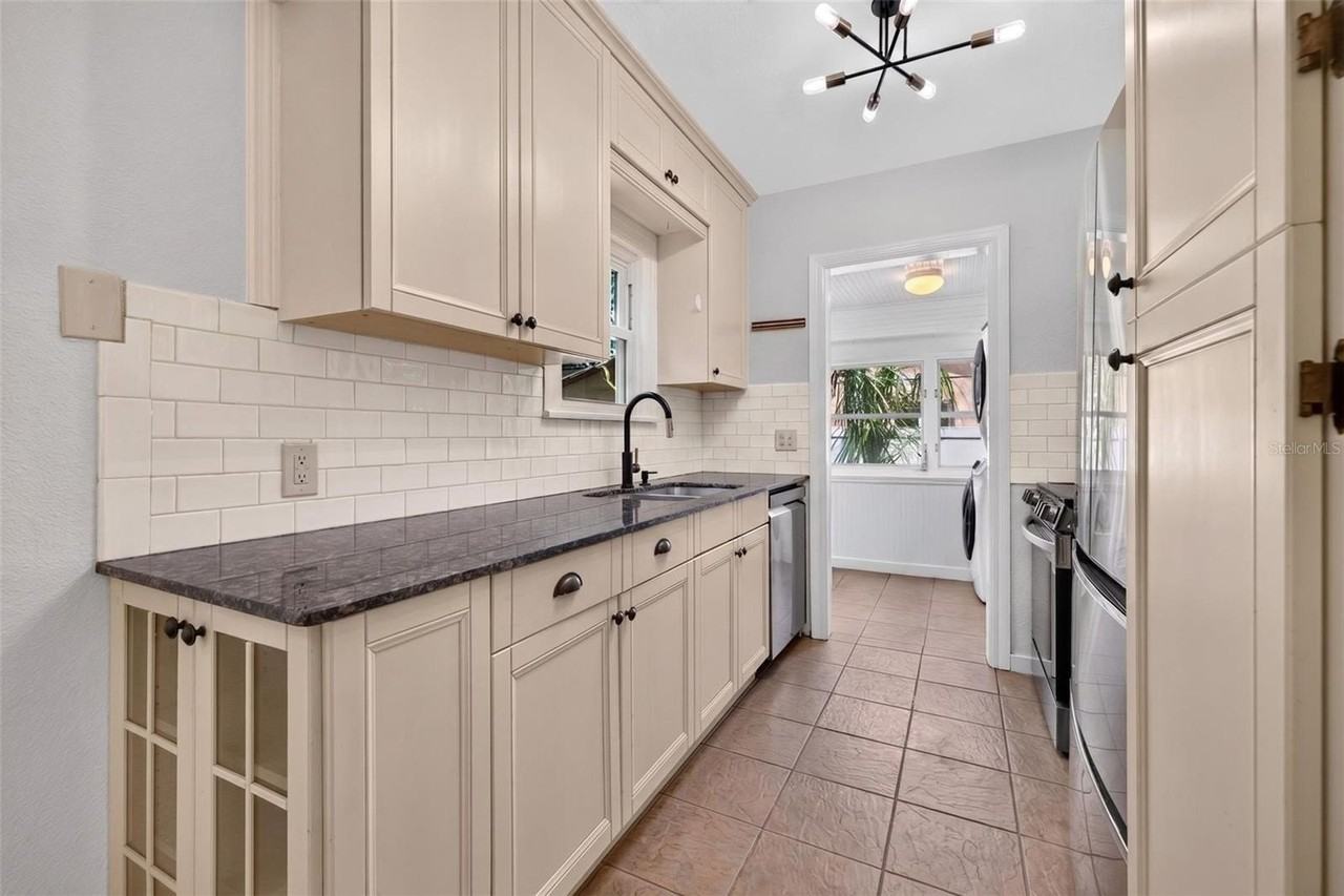 4645 Iris St N - Photo 6 of 15
