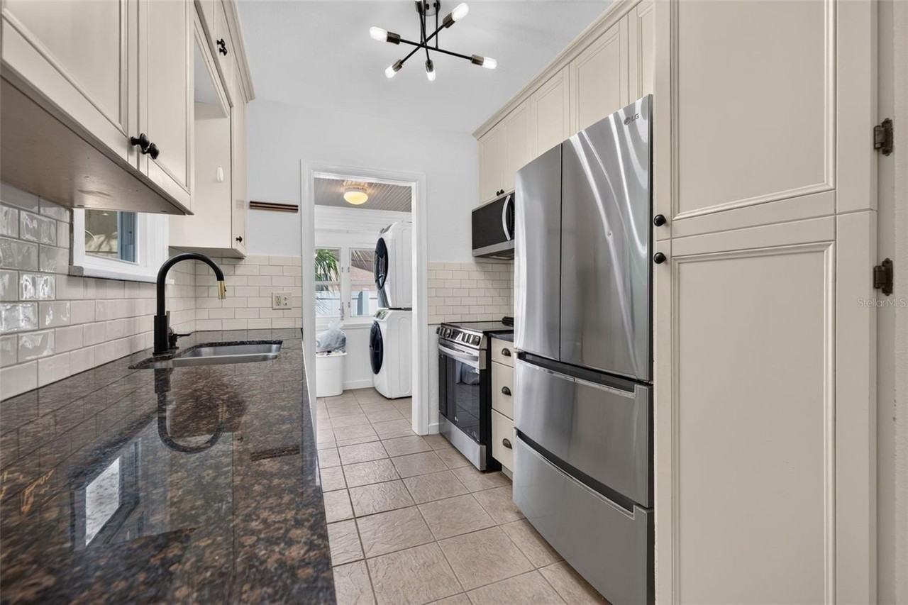 4645 Iris St N - Photo 7 of 15