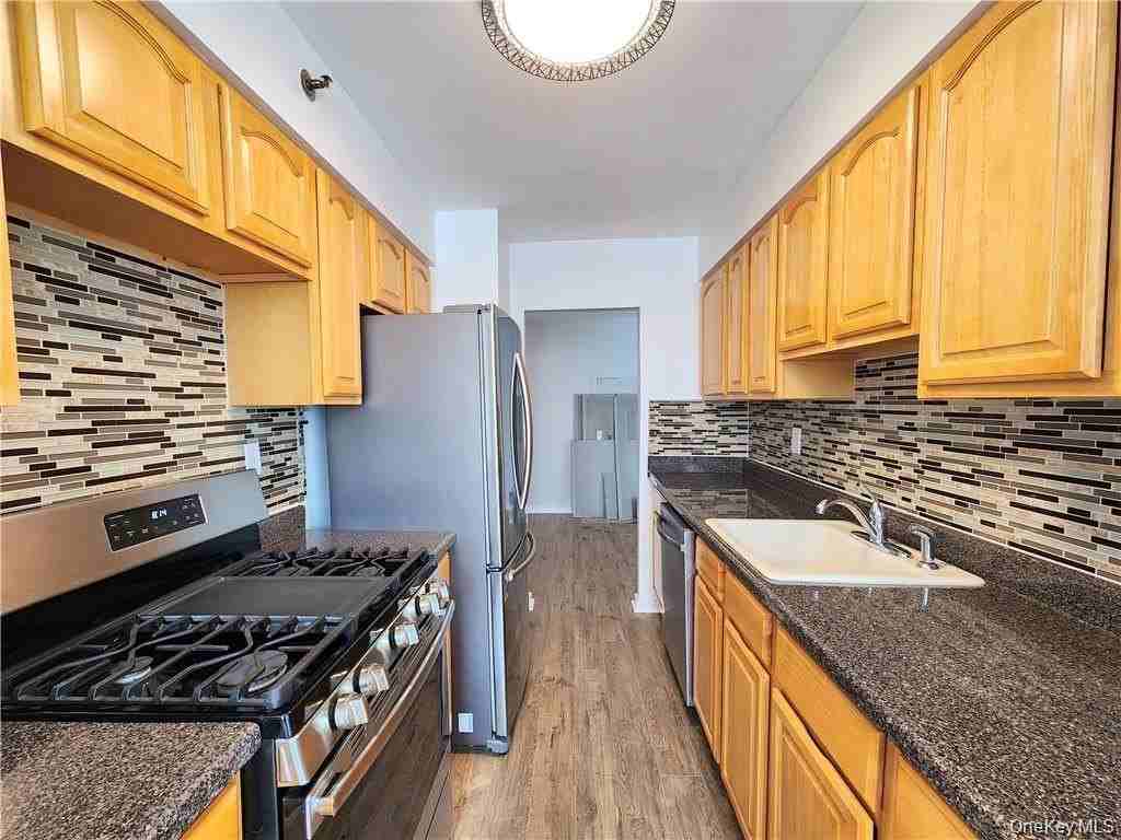 14 Nosband Ave #1A - Photo 7 of 26