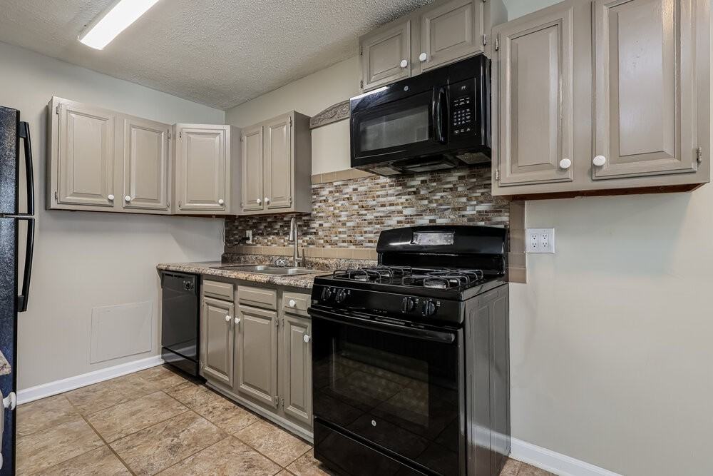 4724 Granada Dr - Photo 5 of 16