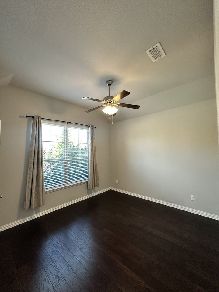 5832 Canyon Oaks Ln - Photo 2 of 14