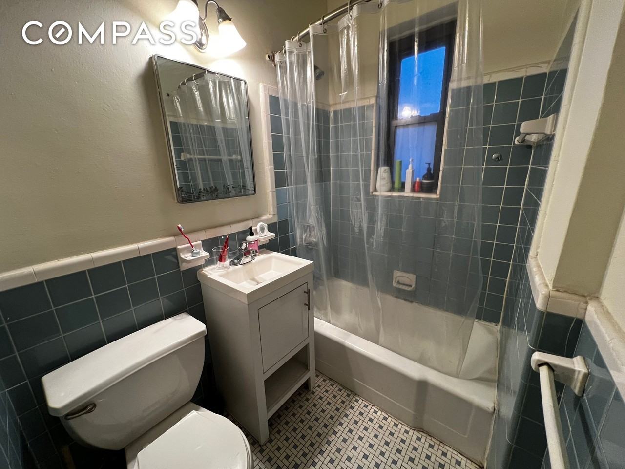 153 E 43rd St #5D - Photo 5 of 6