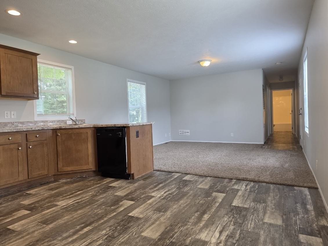31 Bluebird Hill Dr #393 - Photo 2 of 9