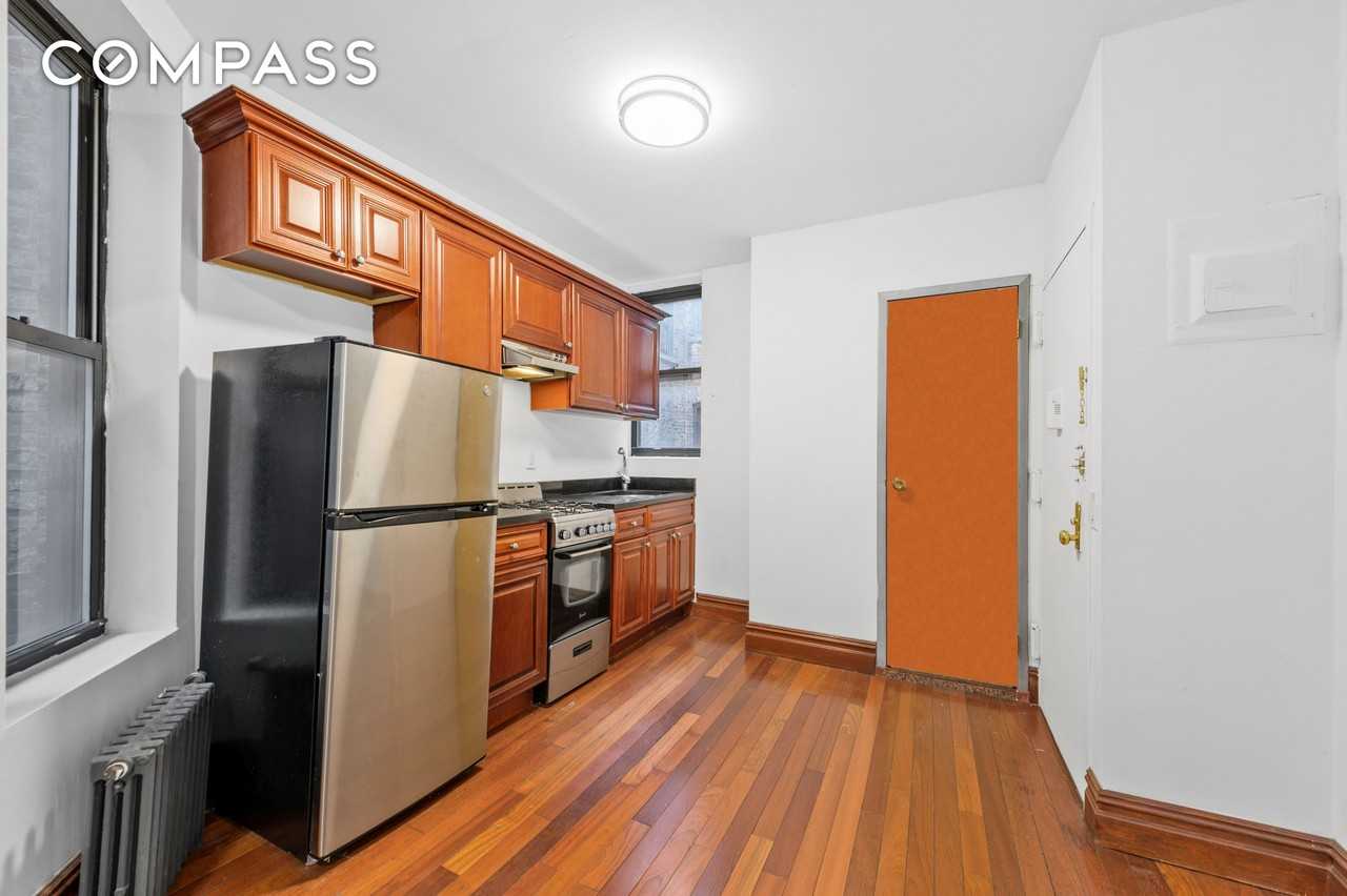 144 W 109th St #1E - Photo 2 of 6