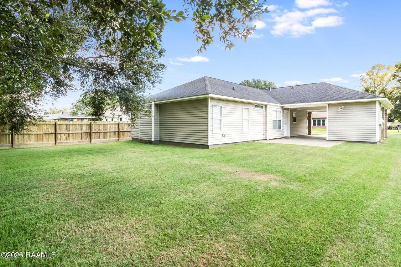 209 Morningside Dr - Photo 2 of 15