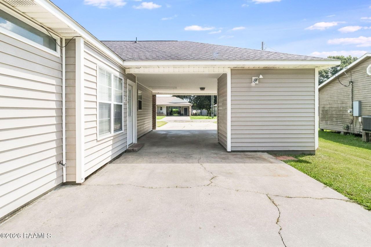 209 Morningside Dr - Photo 3 of 15