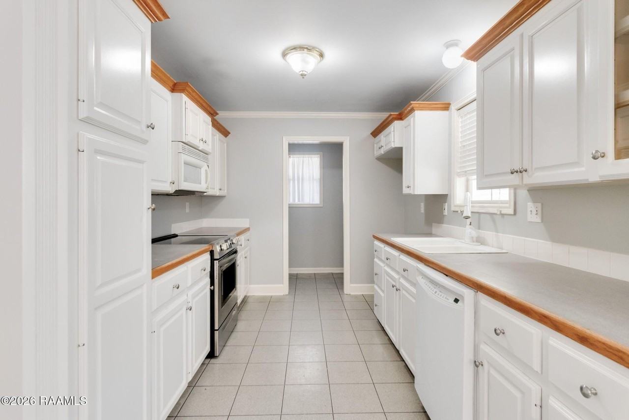 209 Morningside Dr - Photo 5 of 15