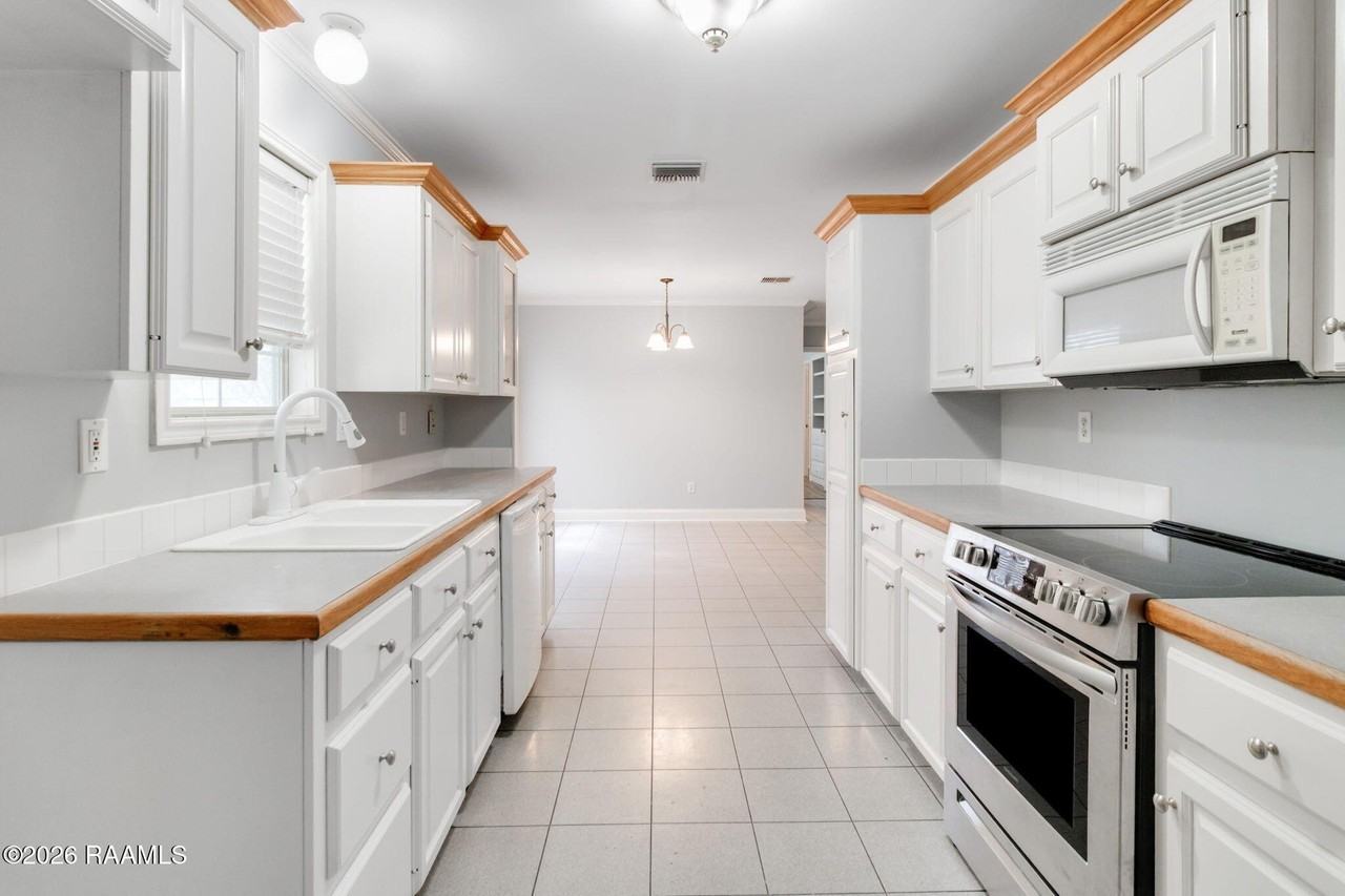 209 Morningside Dr - Photo 6 of 15