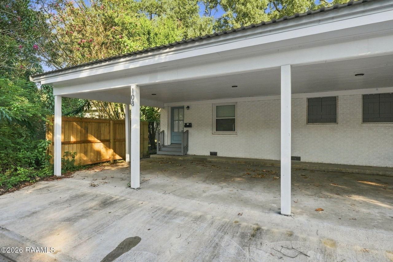 108 Howard Ave - Photo 2 of 25