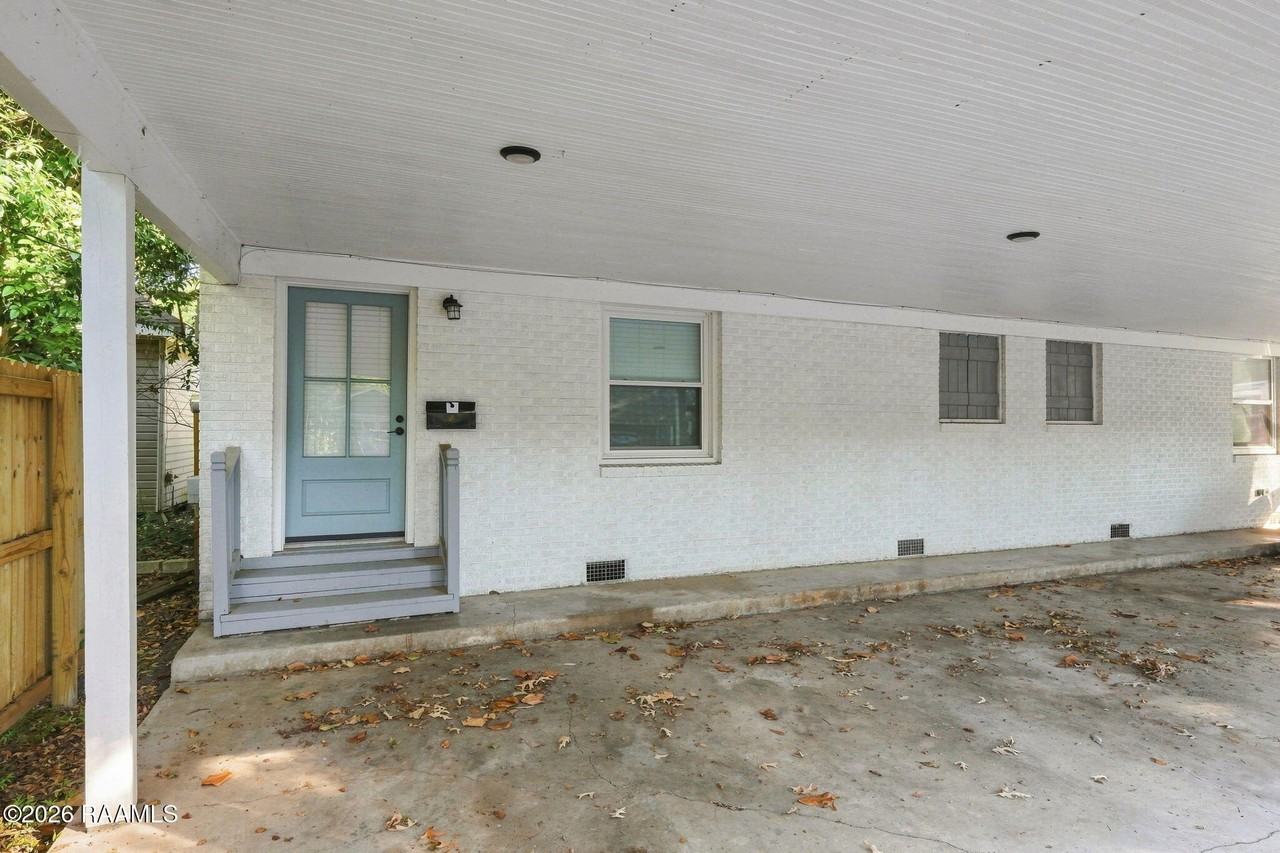 108 Howard Ave - Photo 3 of 25