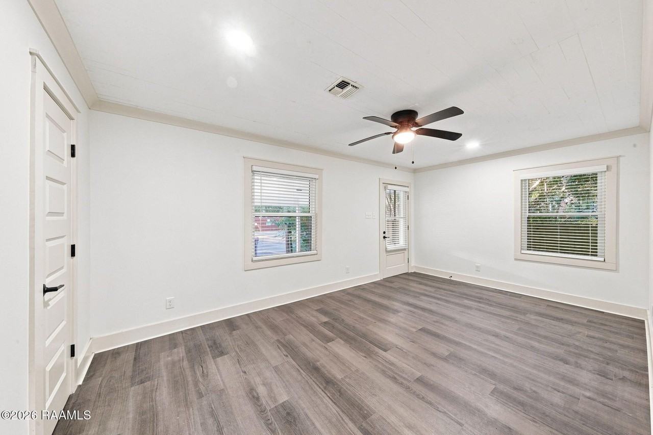 108 Howard Ave - Photo 6 of 25