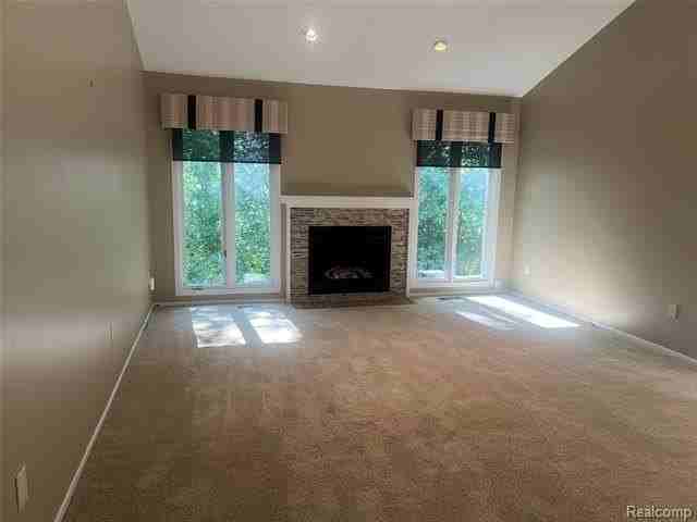 5529 Walnut Cir W - Photo 4 of 24