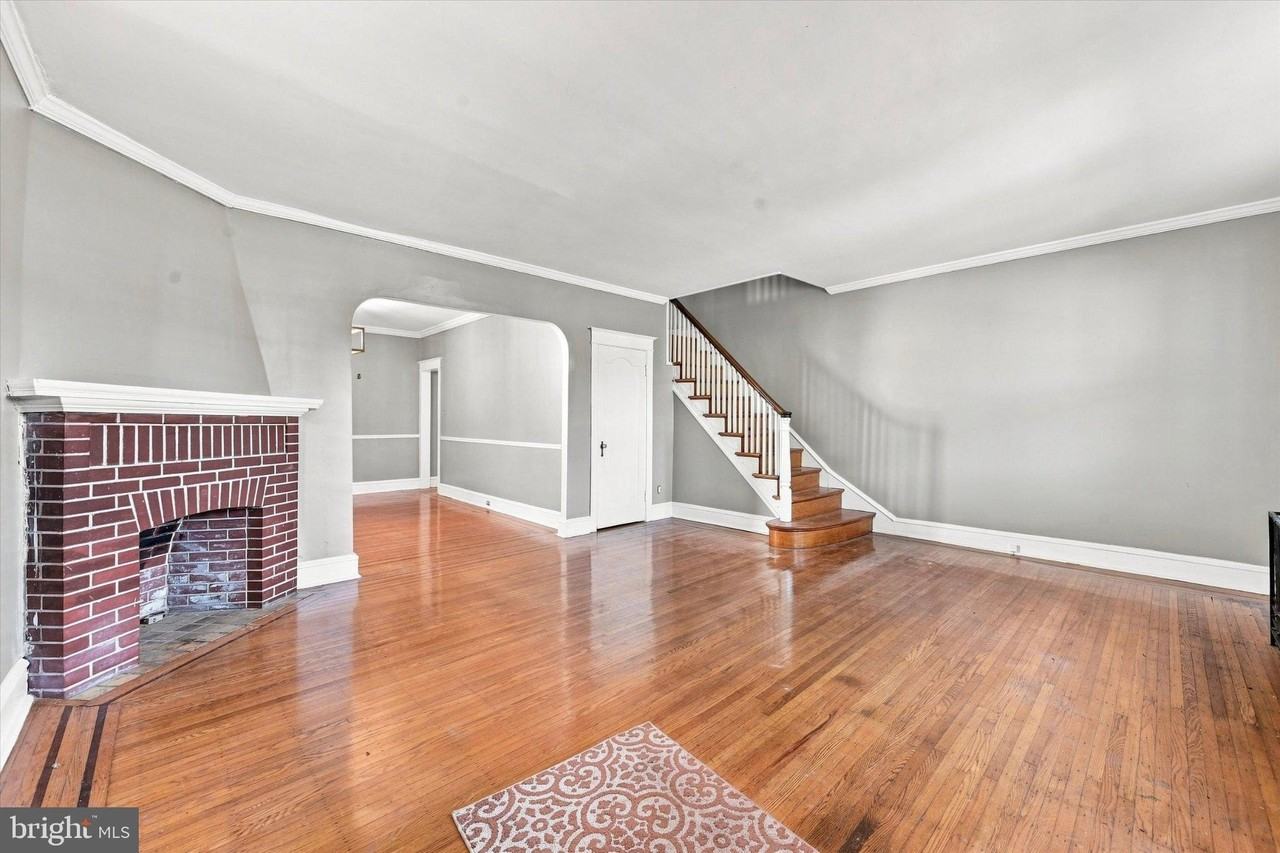 203 Barrett St - Photo 3 of 16