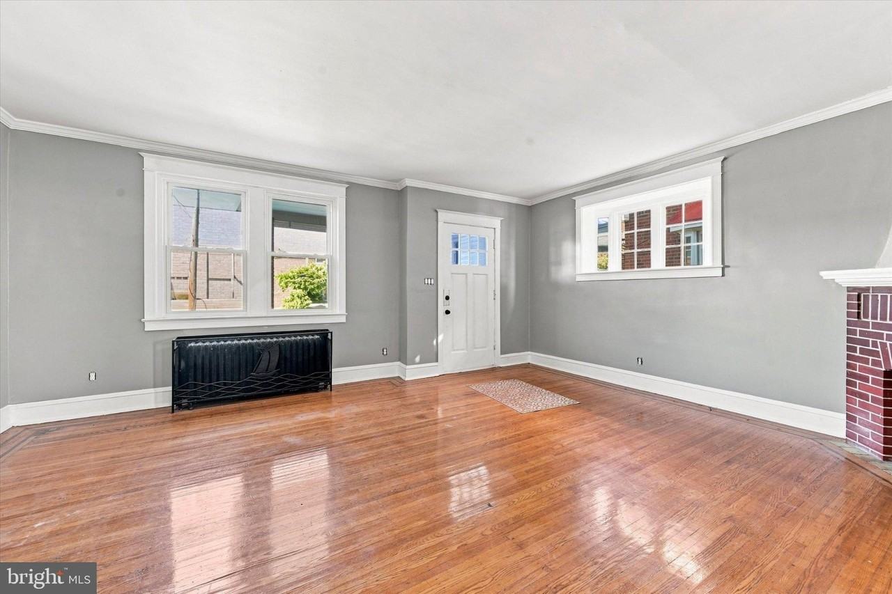 203 Barrett St - Photo 4 of 16