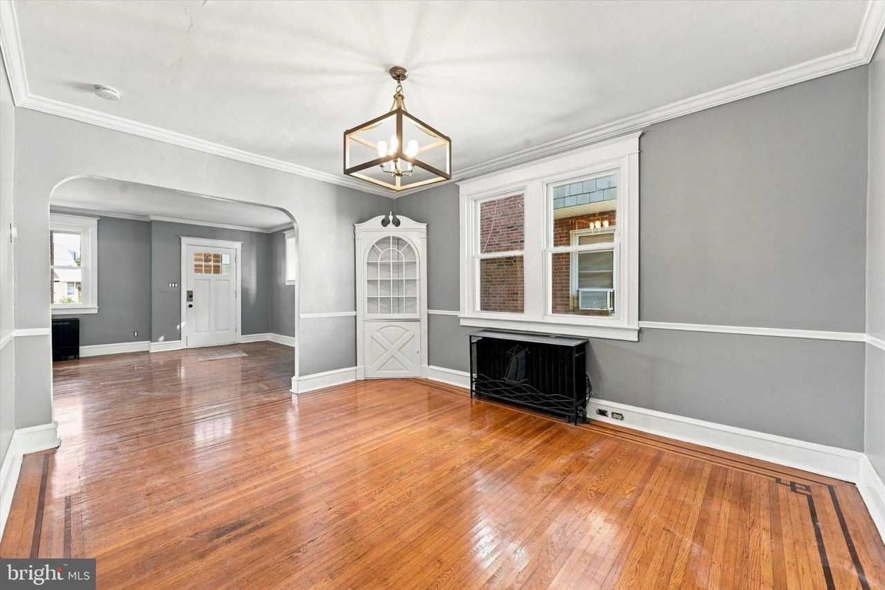 203 Barrett St - Photo 5 of 16