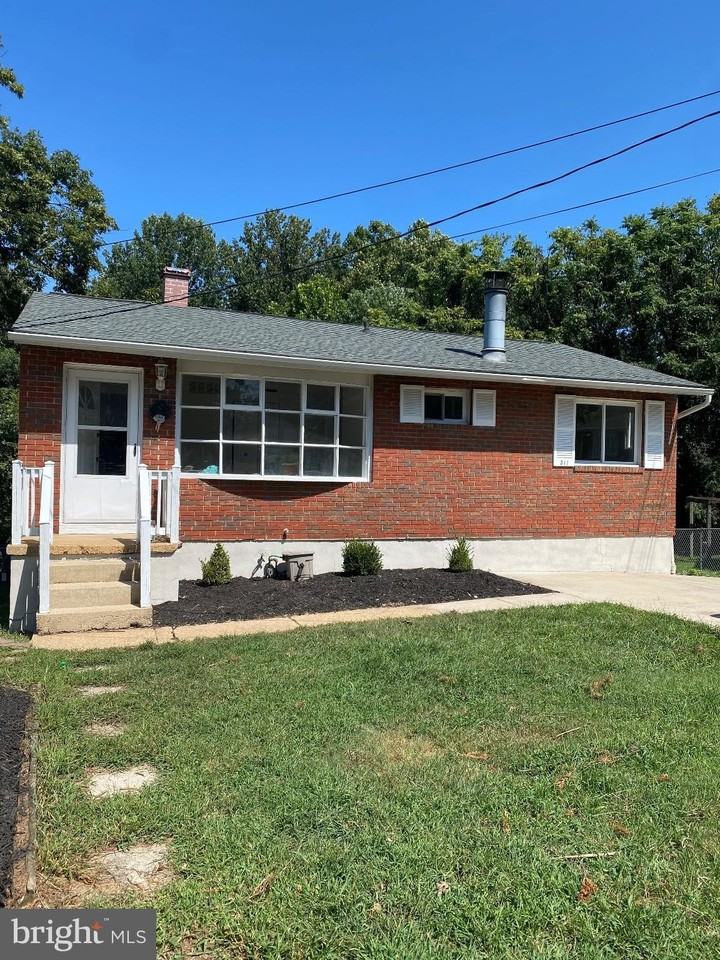 311 Colby Cir - Photo 2 of 38