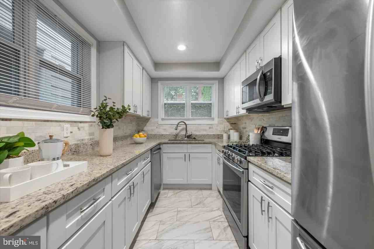 607 S Durham St - Photo 7 of 24