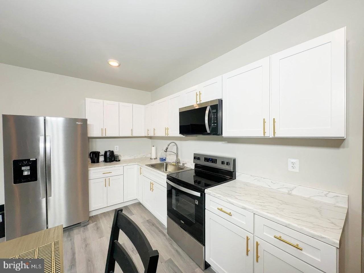 6717 Glenhurst Dr - Photo 3 of 18