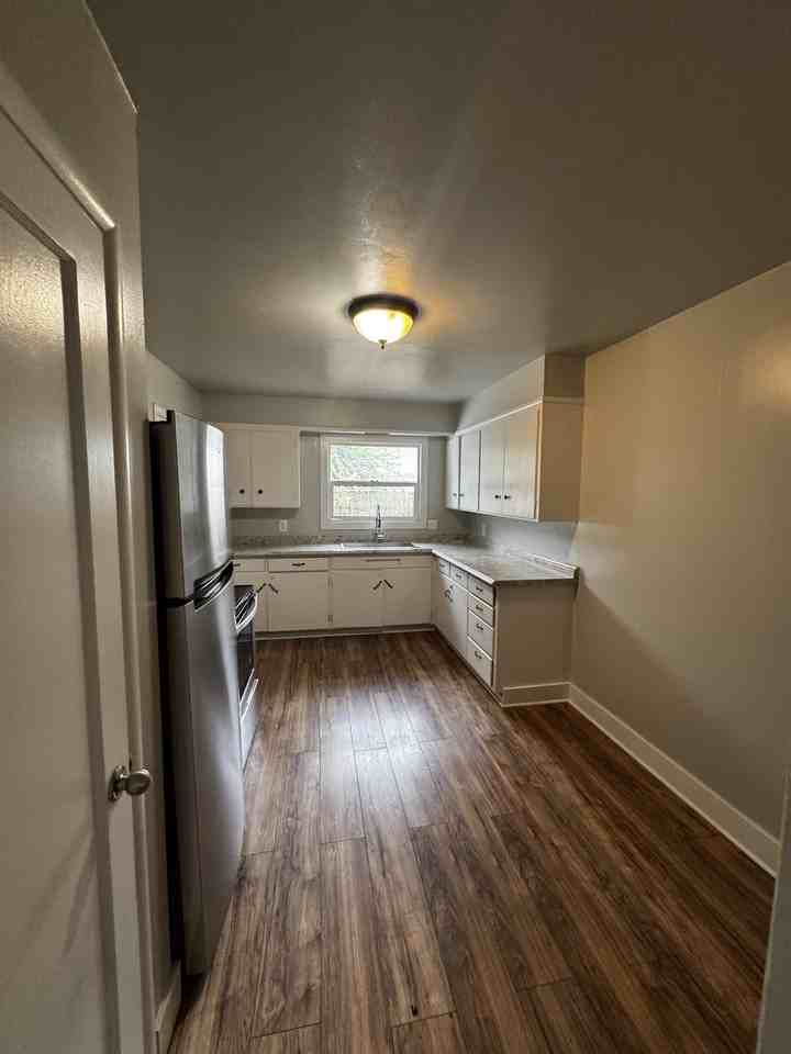 633 S Holly St #1 - Photo 6 of 13