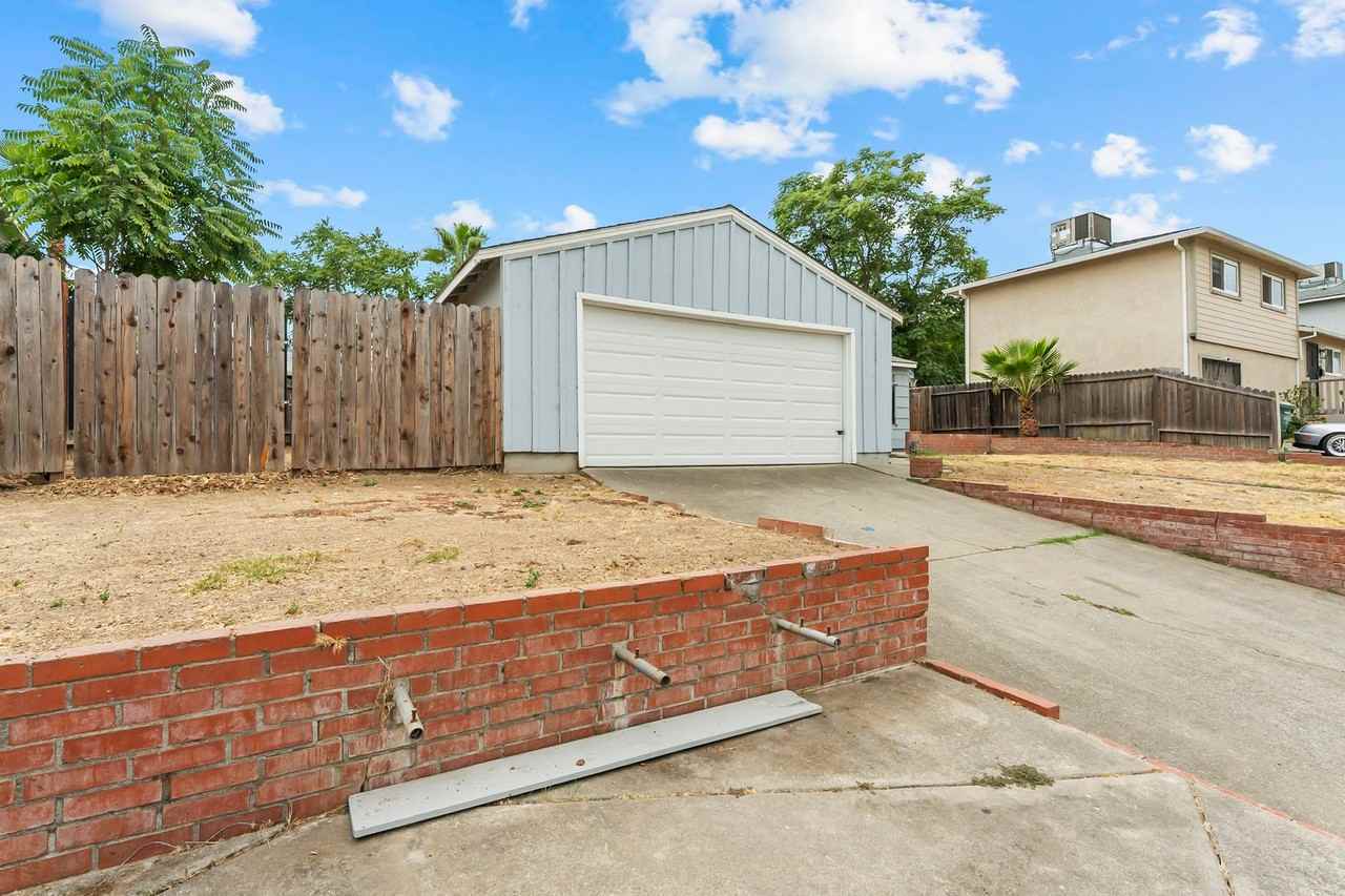 4184 Cornelia Way - Photo 3 of 28