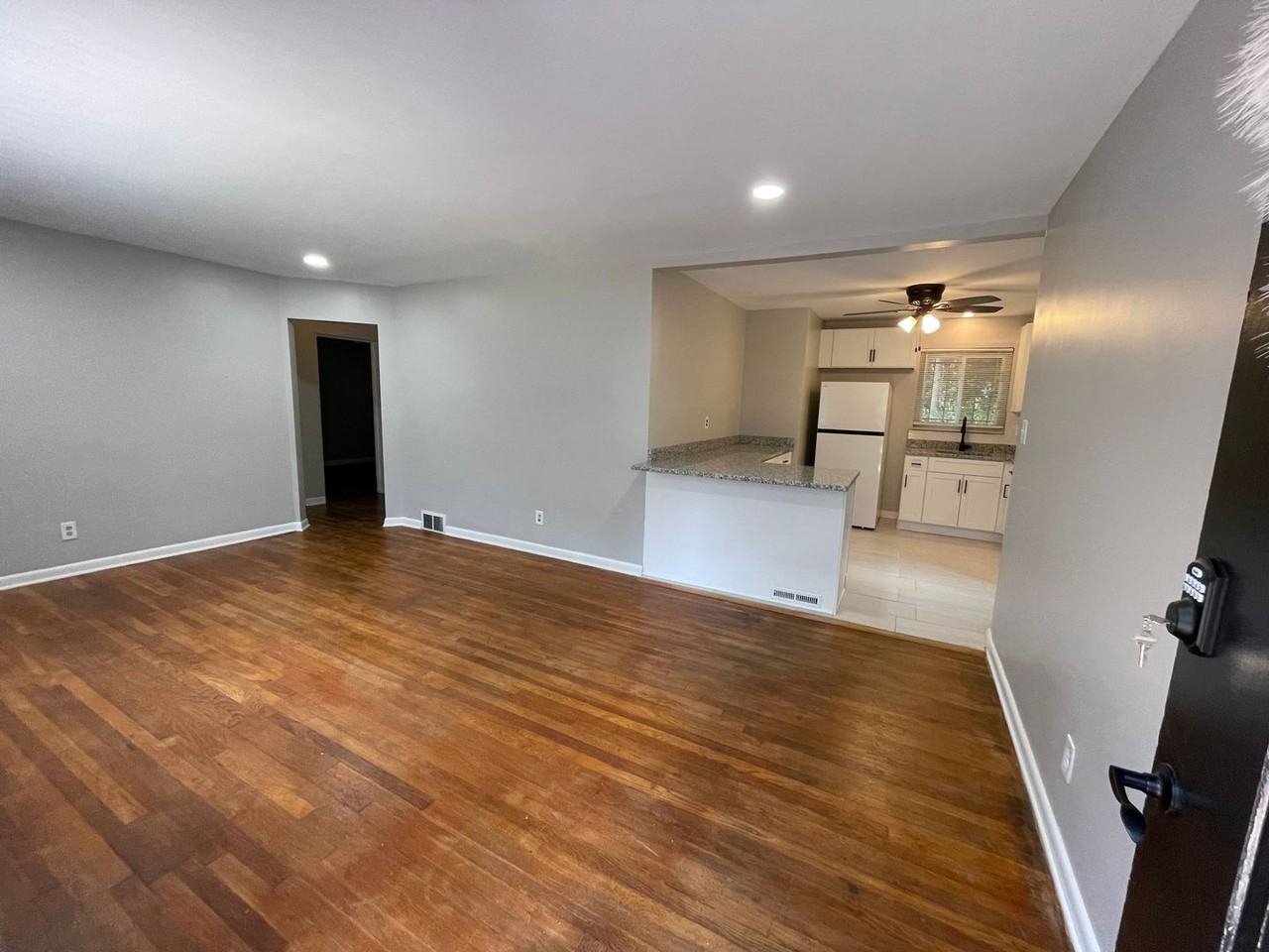 630 Dornbush St - Photo 3 of 27