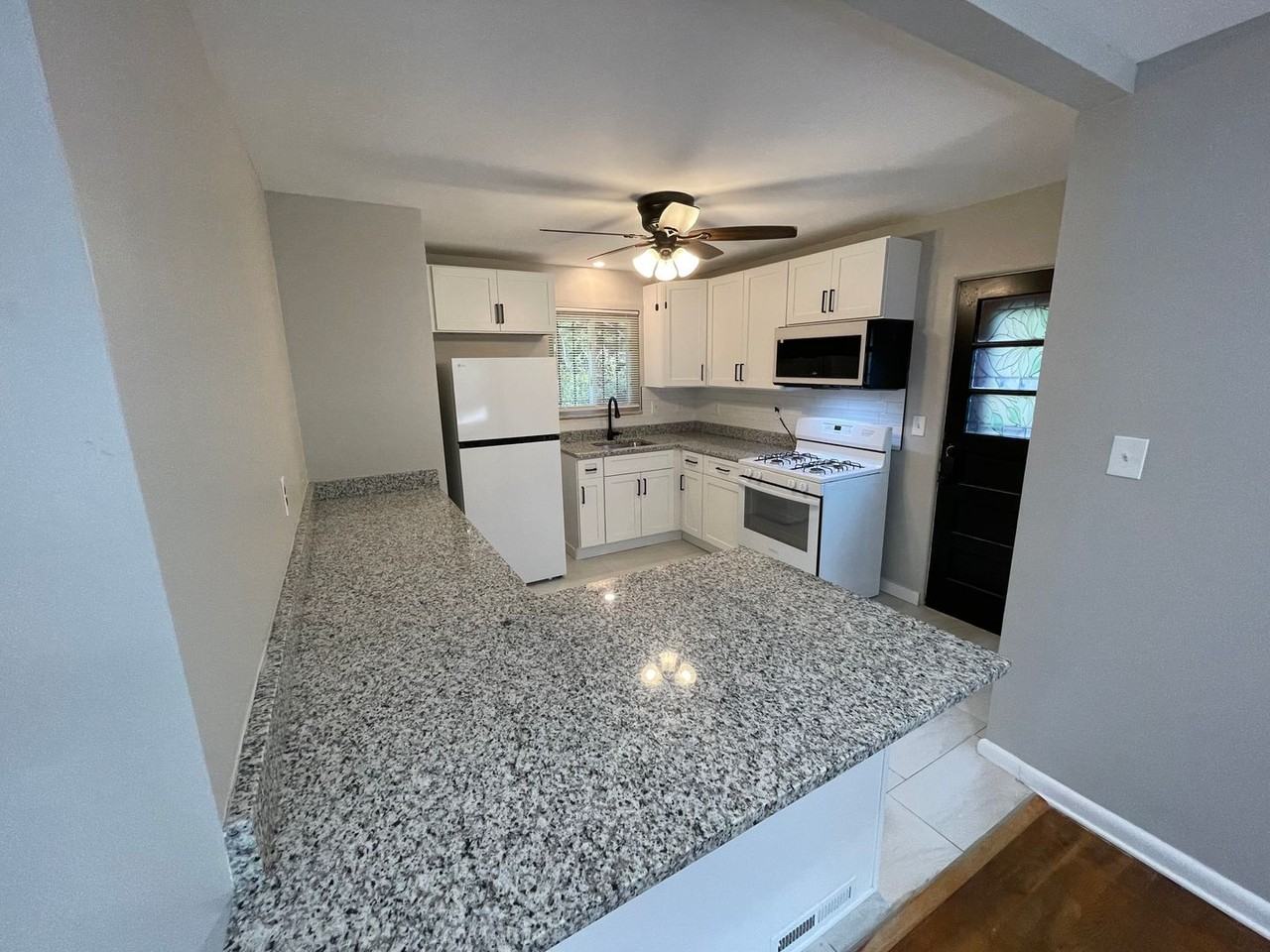 630 Dornbush St - Photo 5 of 27