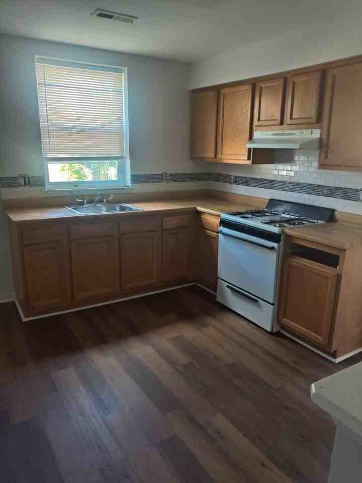 1422 W Allegheny Ave - Photo 2 of 7
