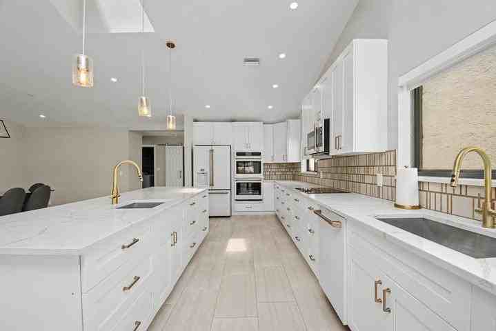 21460 Laguna Drive - Photo 2 of 8