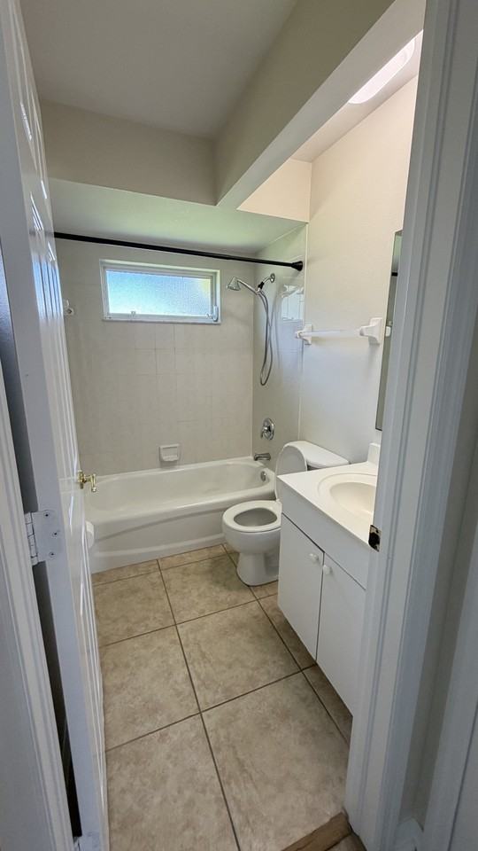 414 Se 13Th St. Cape Coral, Fl ##Fl - Photo 3 of 25