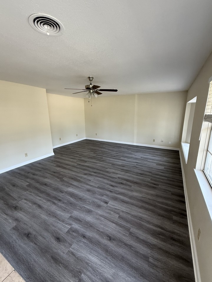 309 Currie Ave - Photo 2 of 21