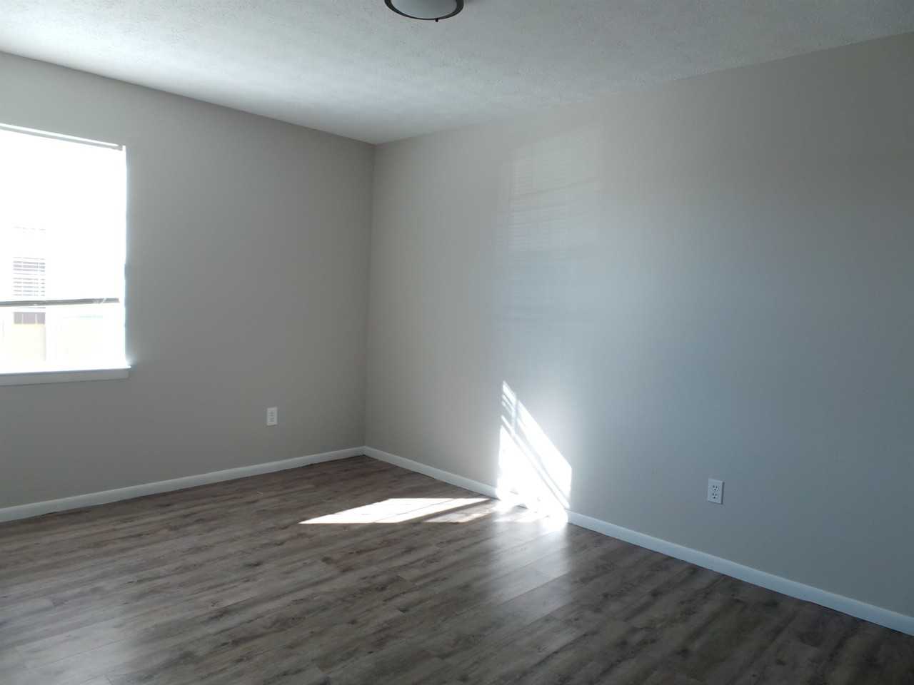 719 S Berthe Ave #13 - Photo 5 of 7